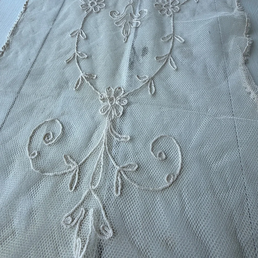 Antique Embroidered Net Lace Dresser Scarf Table Runner Floral 40